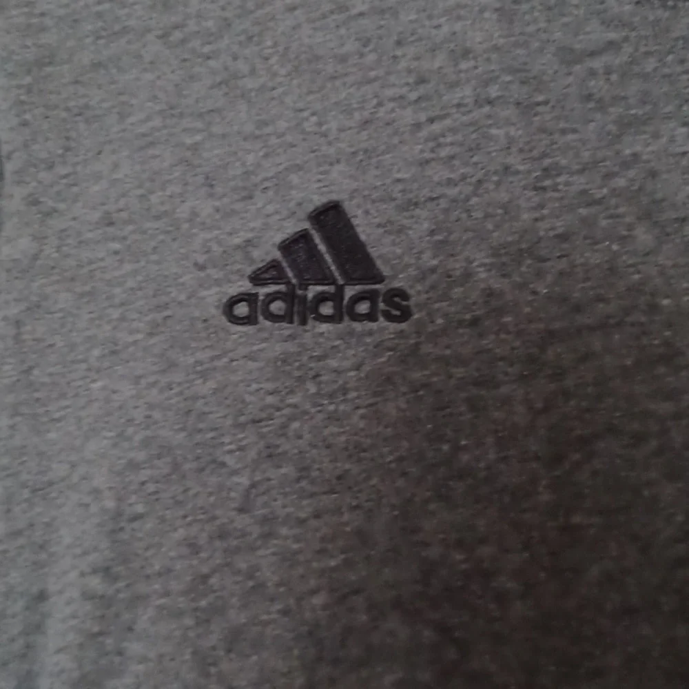 -- Adidas Men's Gray T-Shirt Size Small Casual